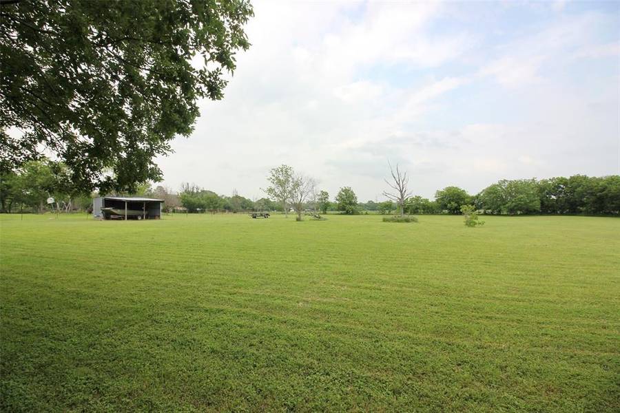 418 S Walker Street, Blooming Grove, TX 76626