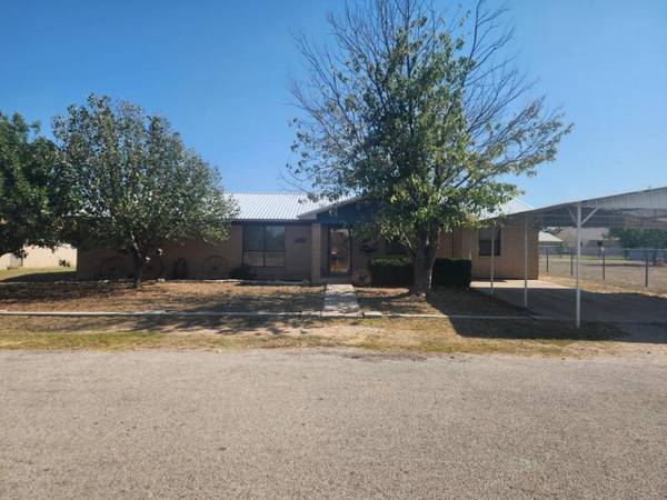 1698 N Trent Street, Goldthwaite, TX 76844