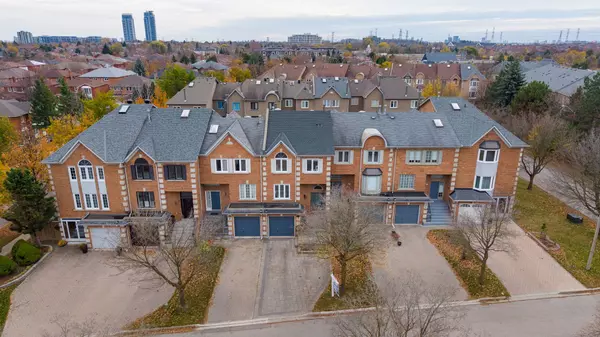 Richmond Hill, ON L4B 3N5,7 Royal Manor CRES