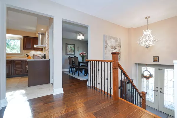 Oakville, ON L6H 1E9,220 Overton PL