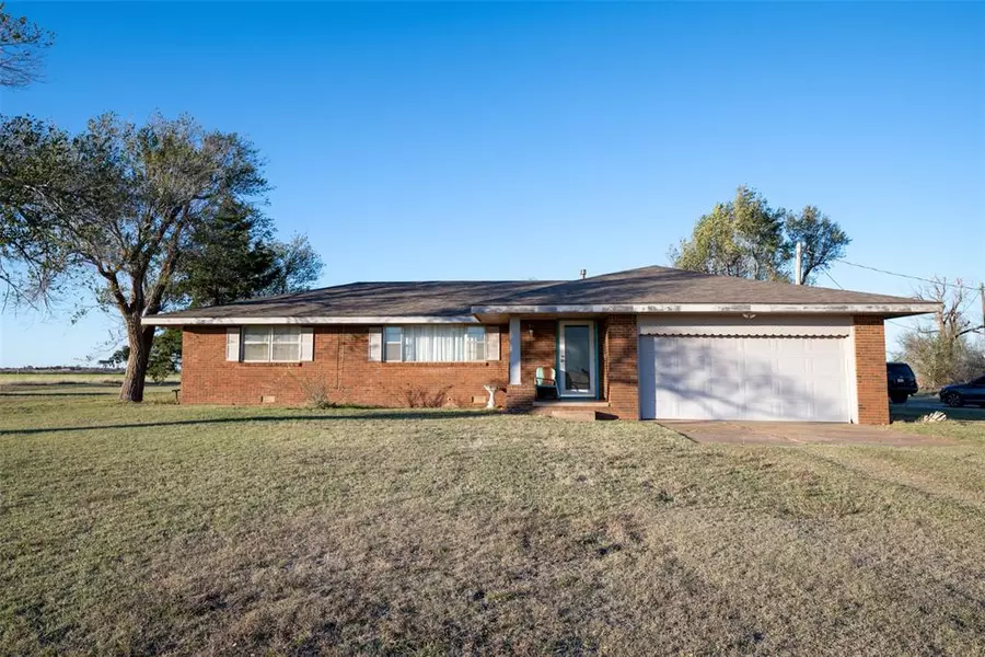 19669 E 610 Road, Hennessey, OK 73742