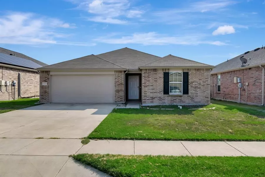 10032 Amosite Drive, Fort Worth, TX 76131