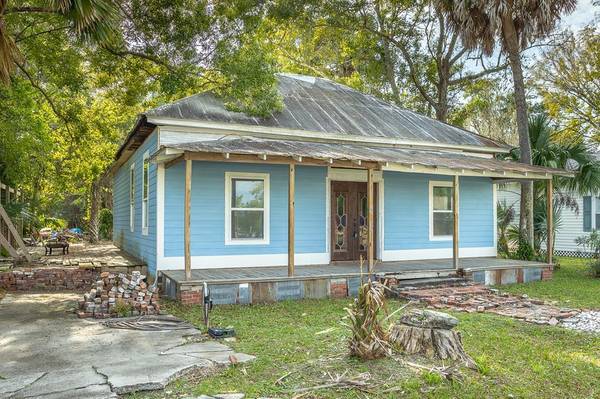 146 12th St, Apalachicola, FL 32320