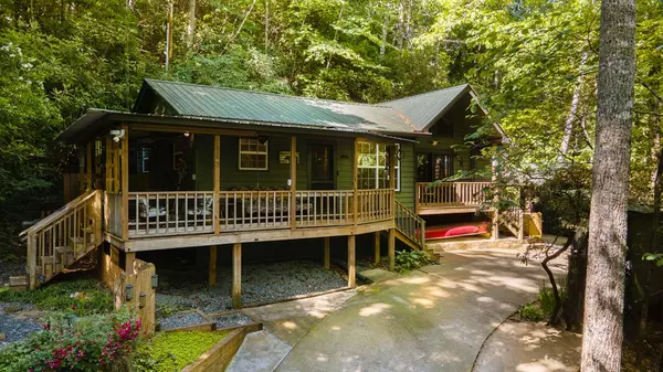 1180 Ruby Lake Drive, Hiawassee, GA 30546