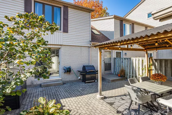 London, ON N6K 1M8,915 Dalhousie DR