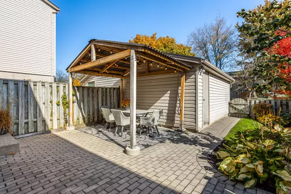 London, ON N6K 1M8,915 Dalhousie DR