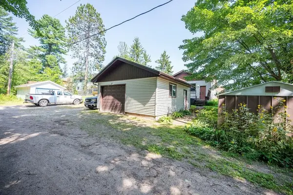 Deep River, ON K0J 1P0,11 WOLFE AVE