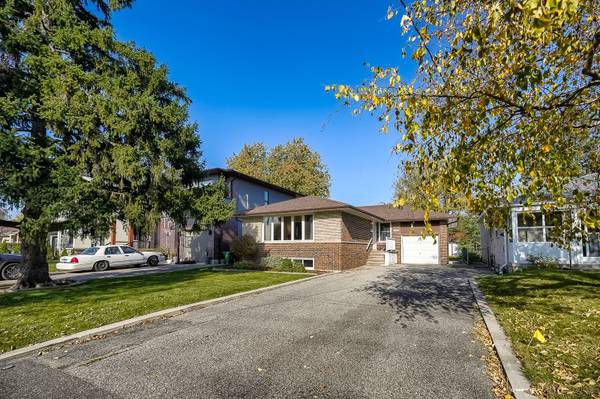 330 Rathburn RD, Toronto W08, ON M9B 2M1