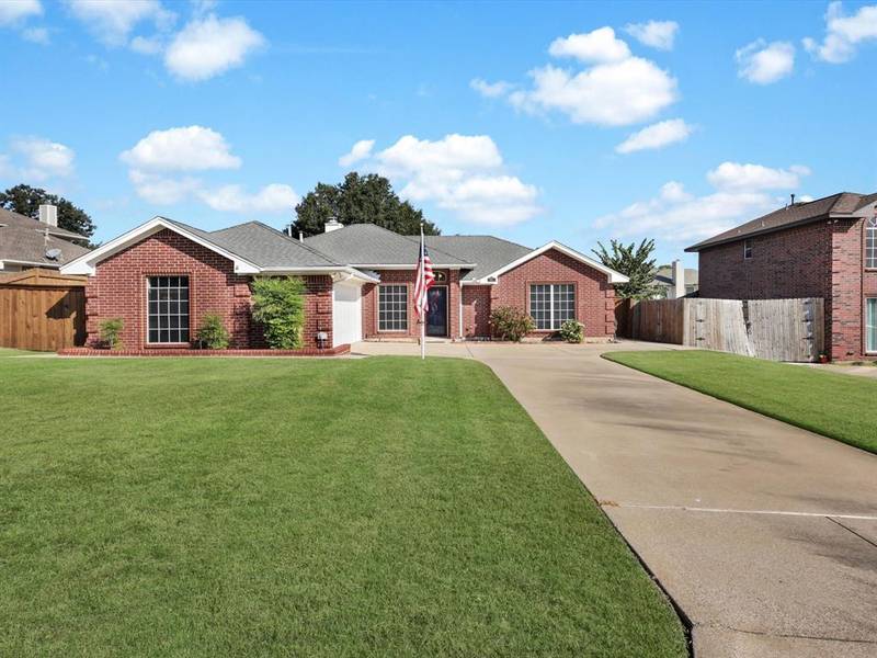 1257 Stonehill Court, Kennedale, TX 76060