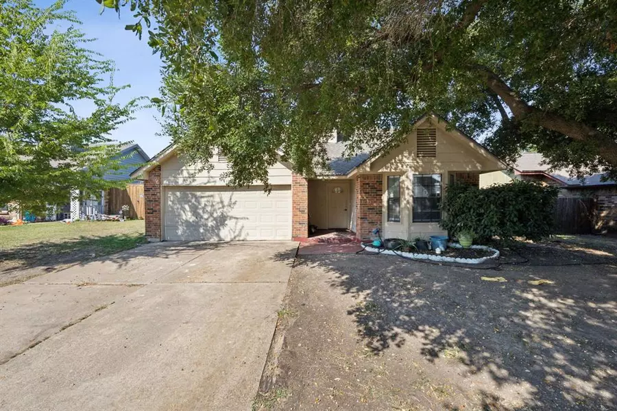 411 Benjamin Lane, Arlington, TX 76002