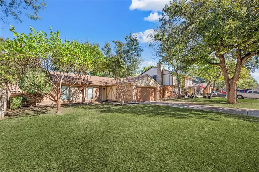 631 Heather Wood Drive, Grapevine, TX 76051