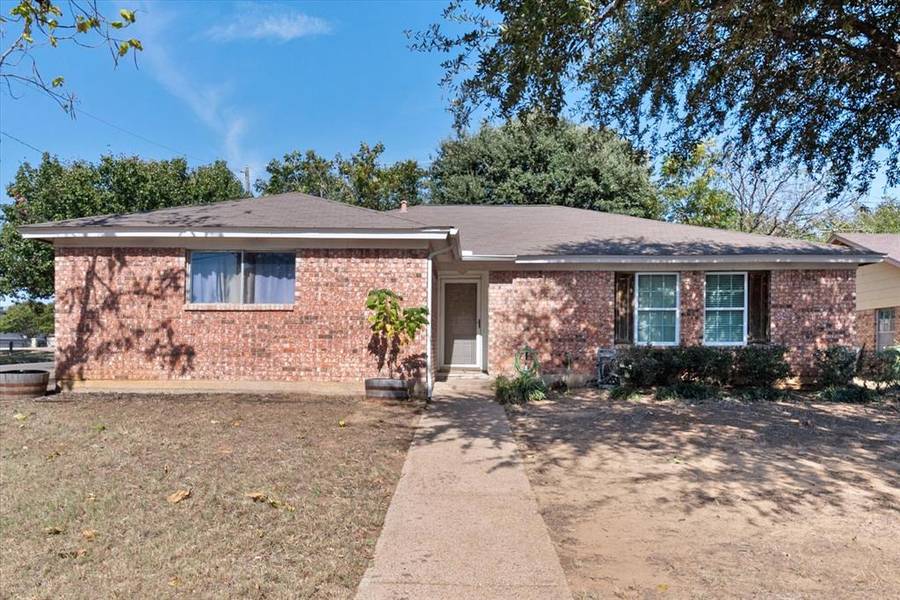 4009 Spring Brook Drive, Arlington, TX 76001