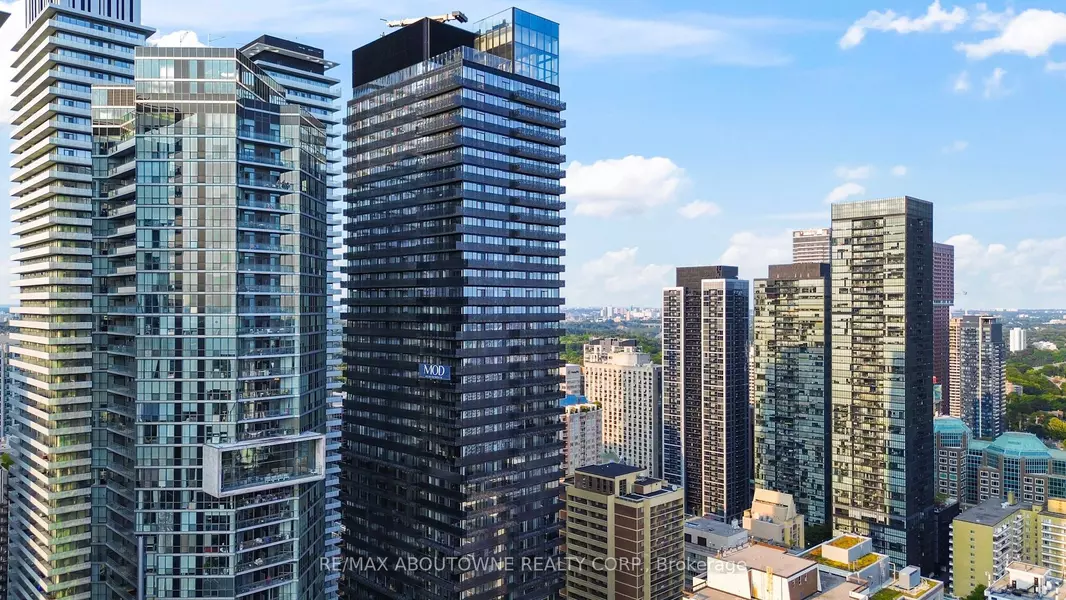 55 Charles ST E #3811, Toronto C08, ON M4Y 0J1