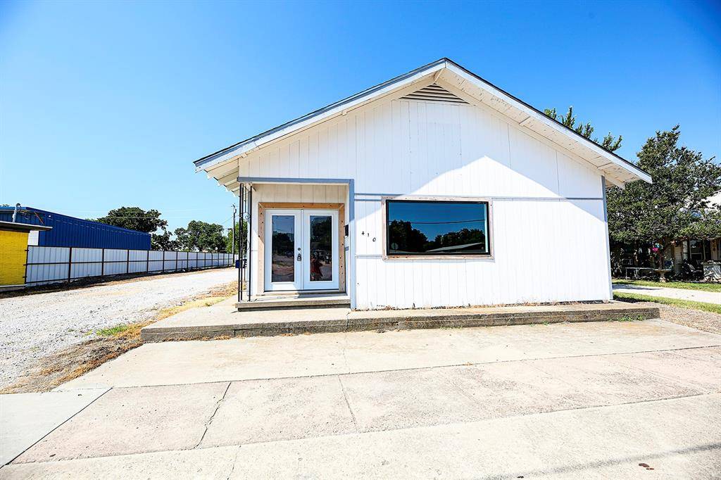 Bowie, TX 76230,410 W Wise Street