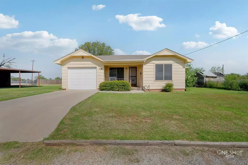 Coleman, TX 76834,916 Peach Street