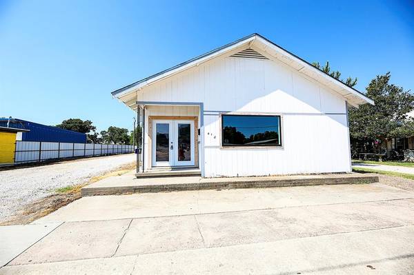 410 W Wise Street, Bowie, TX 76230