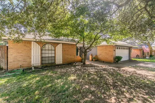 Burleson, TX 76028,305 Betty L Lane