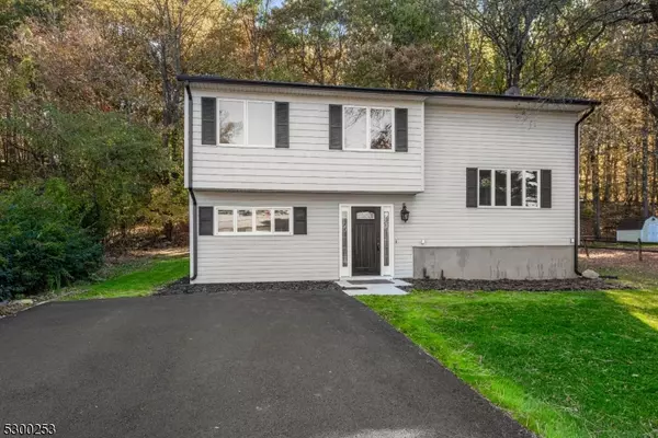 26 Fawn Lake Rd, Hardyston Twp., NJ 07460