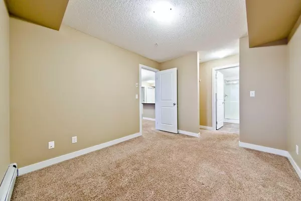 Calgary, AB T2X2B9,81 Legacy BLVD SE #1214