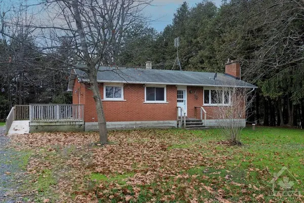 Carp, ON K0A 1L0,697 OAK CREEK RD