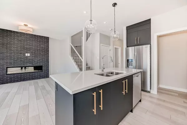 Calgary, AB T2X 4Y7,20 Walgrove PL Southeast