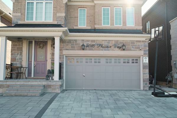 4010 Phoenix WAY, Oakville, ON L6H 3R1