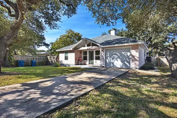 1011 N Magnolia, Rockport, TX 78382