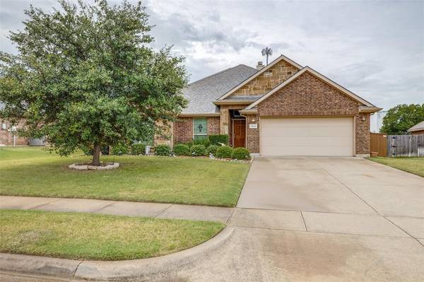 1032 Chandler Street, Kennedale, TX 76060