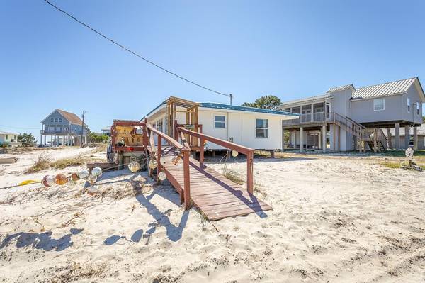 12 Bass St, Alligator Point, FL 32346