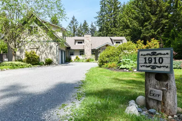 1910 Pridy Rd, Comox, BC V9M 3Z6