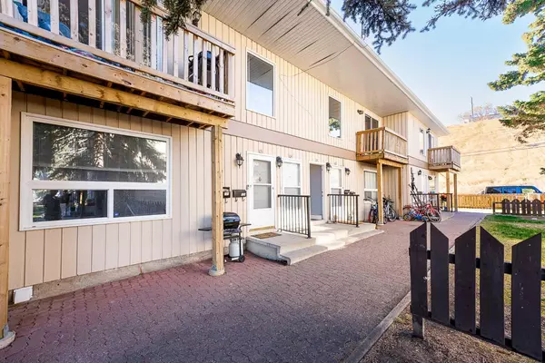 219 Huntington Park Bay NW #105, Calgary, AB T3K 5H5