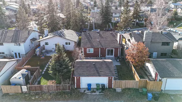 Calgary, AB T3K 1H3,12 Bermuda CT Northwest