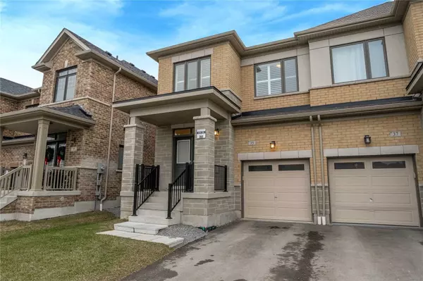 35 Conarty CRES, Whitby, ON L1P 0L4