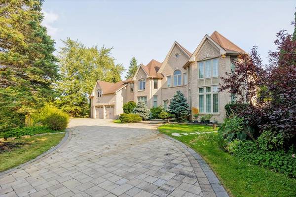 2 Waterford LN, Whitchurch-stouffville, ON L4A 2C1