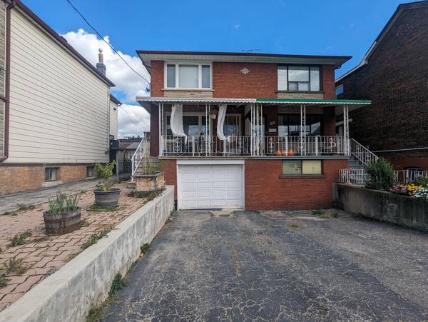 455 Salem AVE #2nd+Bsm, Toronto W02, ON M6H 3C9