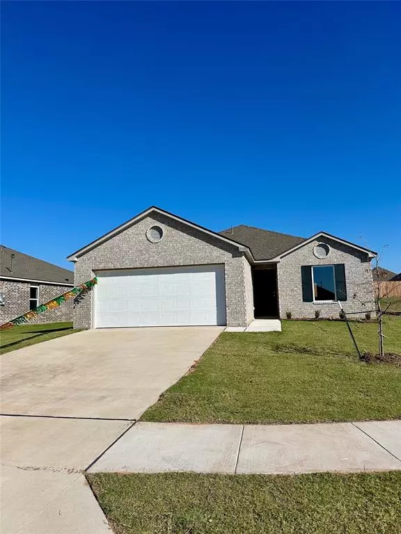 Harrah, OK 73045,21193 River Mist Drive