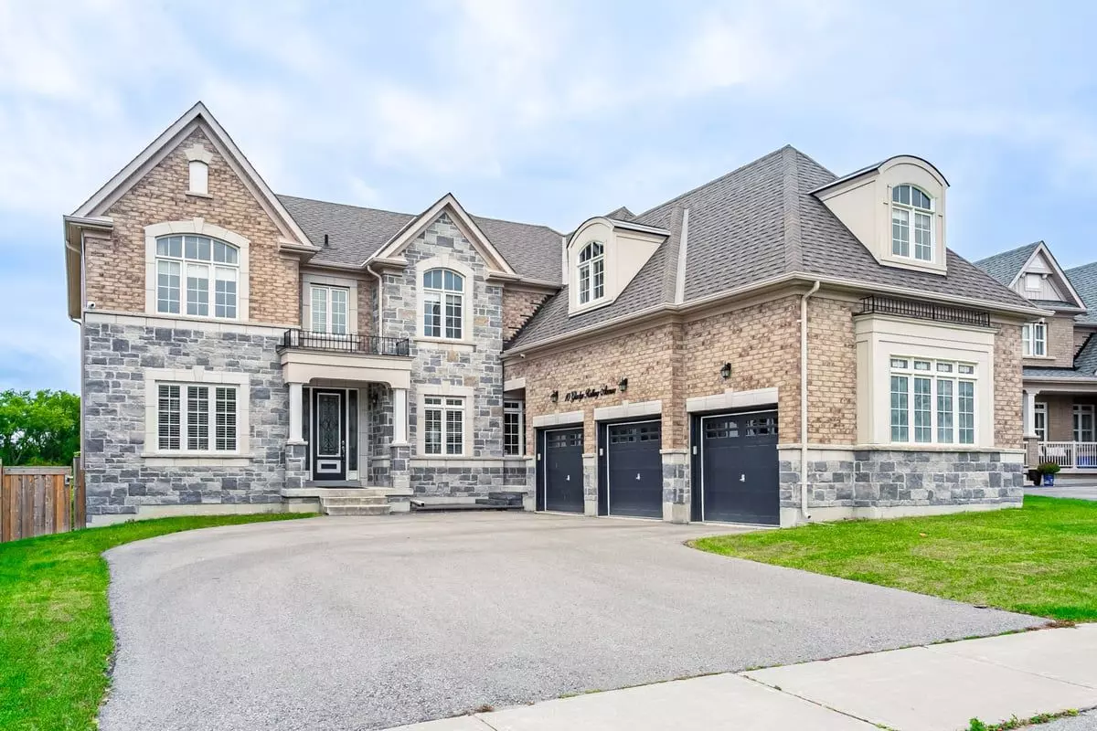 East Gwillimbury, ON L0G 1M0,10 Gladys Rolling AVE