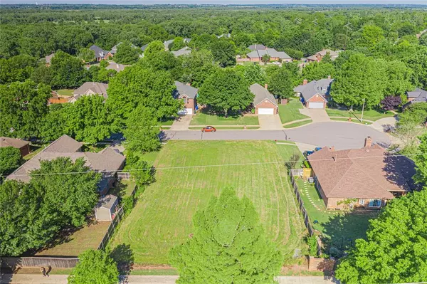 609 Shadow Crest Court, Norman, OK 73072