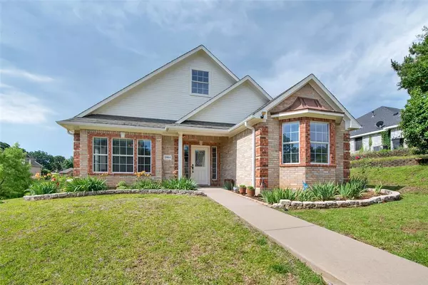 2914 Greenwood Cir, Denison, TX 75020