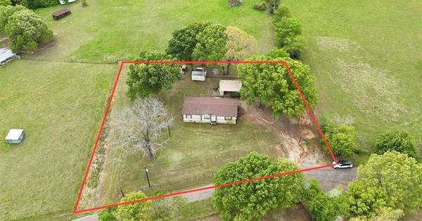 249 An County Road 3850, Palestine, TX 75801