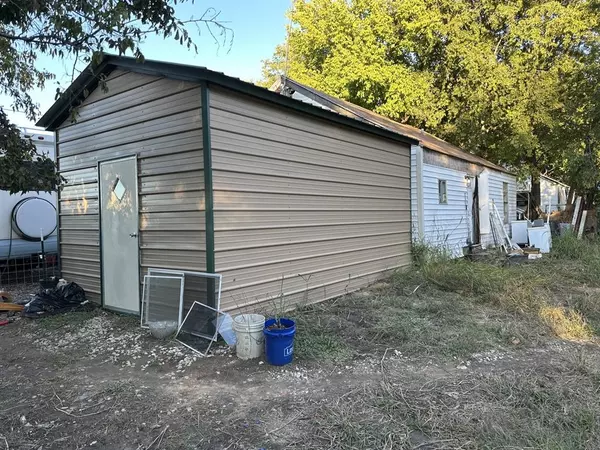 Alvord, TX 76225,707 W Lamar Street