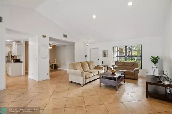 Boca Raton, FL 33498,10081 Canoe Brook Cir