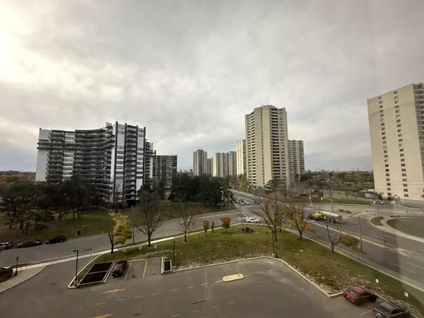 Toronto W09, ON M9R 2R9,11 Wincott DR #611