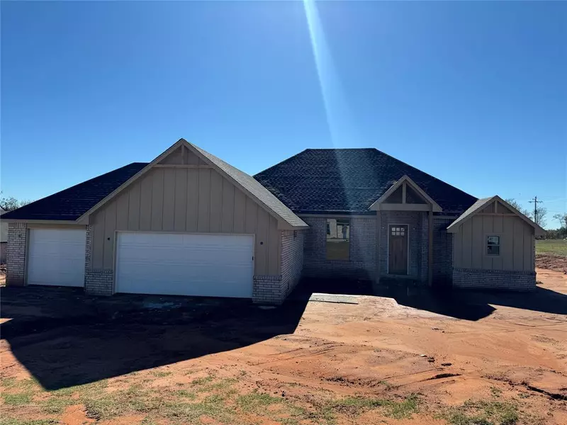 2443 Canyon Circle, Blanchard, OK 73010