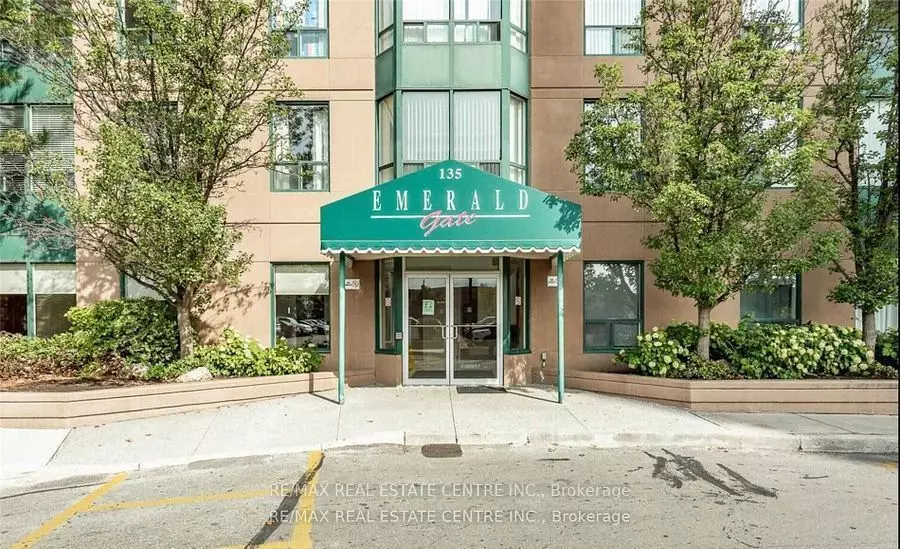 Mississauga, ON L5B 4B1,135 Hillcrest AVE S #204