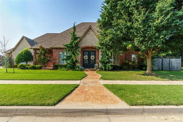 3101 White Cedar Drive, Moore, OK 73160