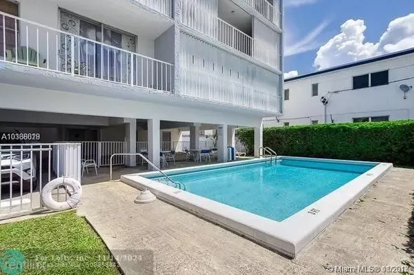 Miami Beach, FL 33141,7705 Abbott Ave  #201