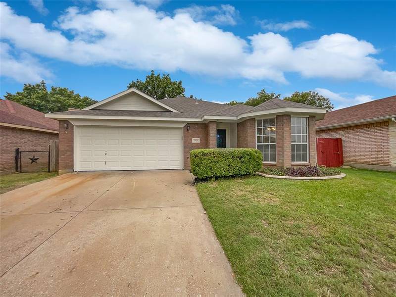 7421 Ashcroft Circle, Fort Worth, TX 76120