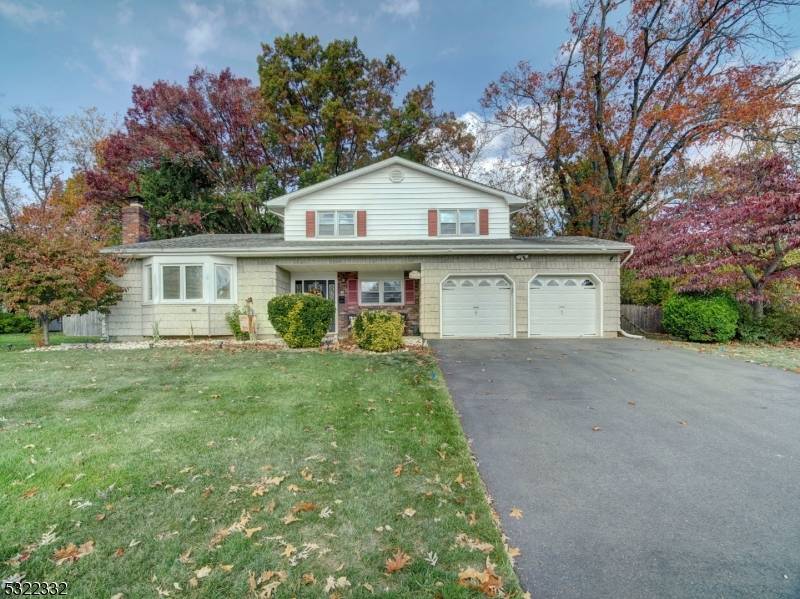 12 Driftwood Dr, Sayreville Boro, NJ 08859