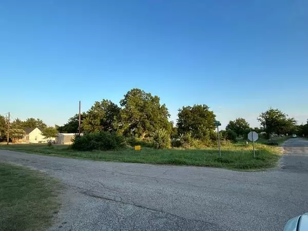 000 E Maple Street,  Whitewright,  TX 75491